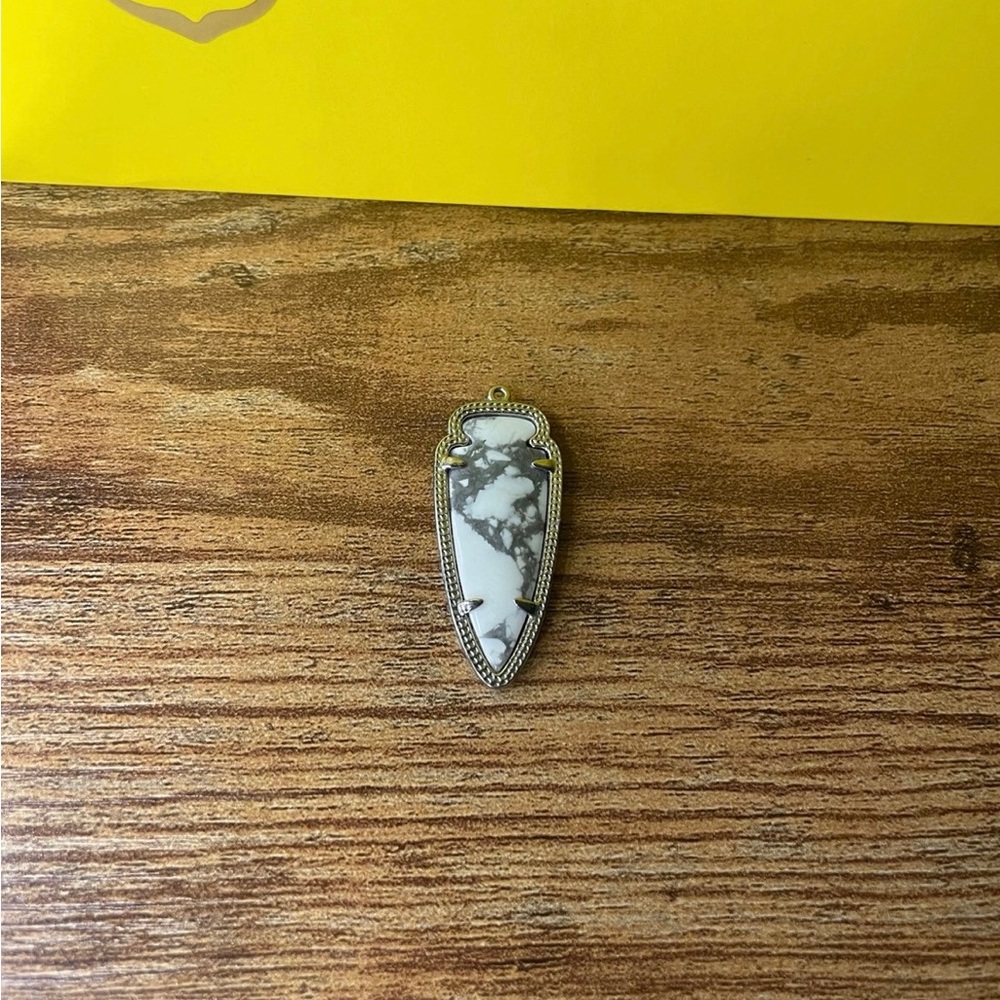 EUC Single Silver/Howlite Sky Earring